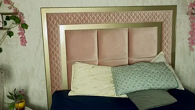 Snapshot of RobinBennett chatting on 02.05.26 RobinBennett online show from 02.05.26