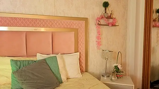 Snapshot of RobinBennett chatting on 02.07.26 RobinBennett online show from 02.07.26