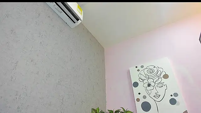 Snapshot of kissme_luna chatting on 02.10.26 kissme luna online show from 02.10.26