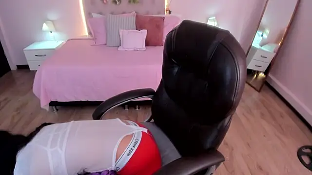 Mariam Lopez   online show from 04.28.26