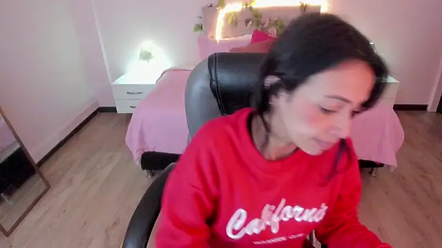 Snapshot of Mariam_Lopez__ chatting on 06.17.26 Mariam Lopez online show from 06.17.26