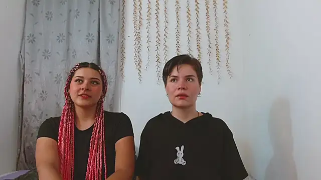 Snapshot of AmbarAndValery chatting on 09.13.25 AmbarAndValery online show from 09.13.25