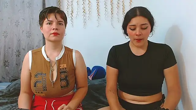 Snapshot of AmbarAndValery chatting on 09.18.25 AmbarAndValery online show from 09.18.25