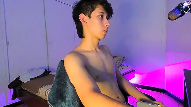 Snapshot of Danielsex_10 chatting on 12.23.25 Danielsex 10 online show from 12.23.25