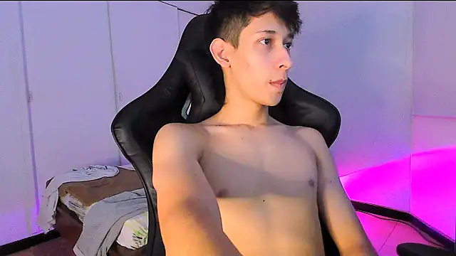 Snapshot of Danielsex_10 chatting on 01.08.26 Danielsex 10 online show from 01.08.26