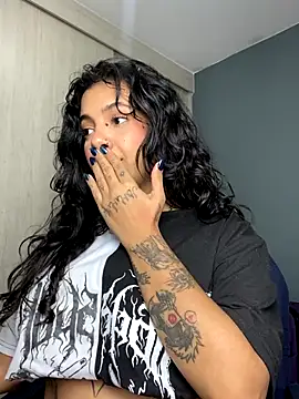 Snapshot of ObeyVal chatting on 12.03.25 ObeyVal online show from 12.03.25