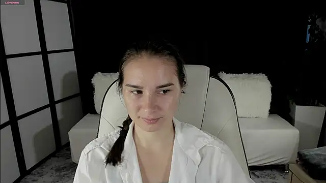 Snapshot of SeraphineClark chatting on 09.25.25 SeraphineClark online show from 09.25.25