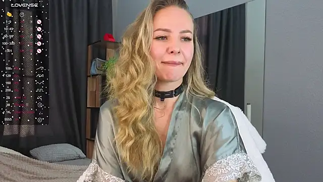 Hloya Mei online show from 10.23.25