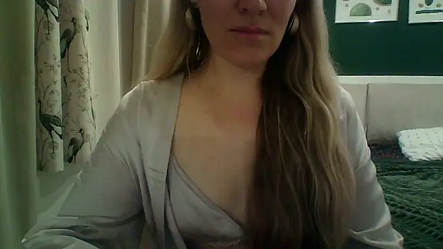 Snapshot of Krivya chatting on 07.15.26 Krivya online show from 07.15.26
