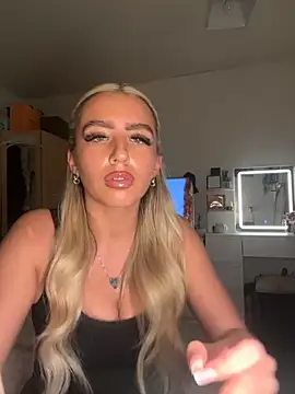 BlondeBetty online show from 11.13.25