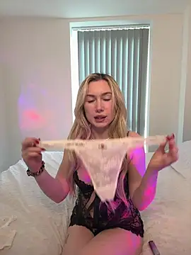 Snapshot of SexySaraxxoo chatting on 11.25.25 SexySaraxxoo online show from 11.25.25