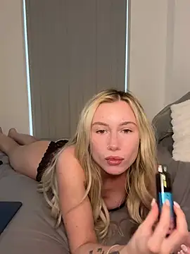 Snapshot of SexySaraxxoo chatting on 01.11.26 SexySaraxxoo online show from 01.11.26