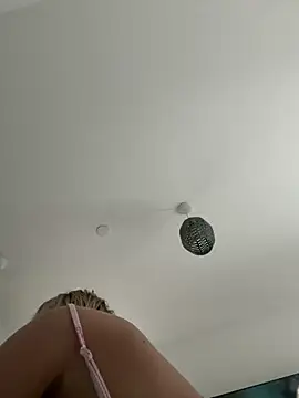 SexySaraxxoo online show from 04.27.26