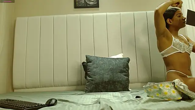 kendra lux1 online show from 10.14.25