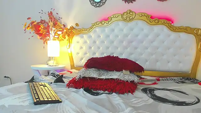 Snapshot of KeyGales chatting on 10.04.25 KeyGales online show from 10.04.25