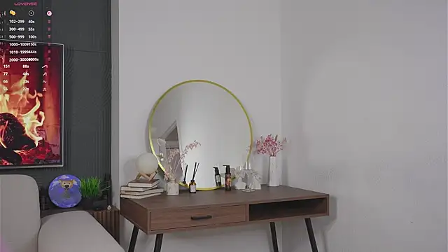 Snapshot of EmelySwickheimer chatting on 10.16.25 EmelySwickheimer online show from 10.16.25