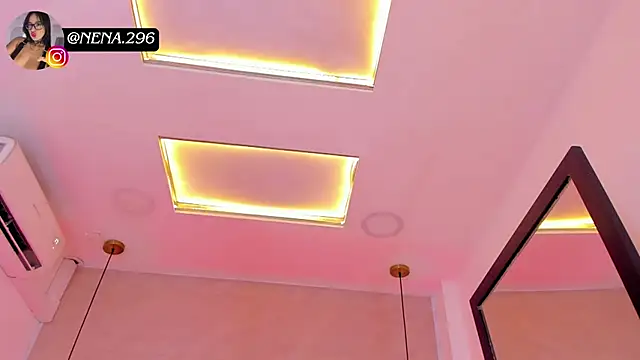 Snapshot of Dream_nena chatting on 11.24.25 Dream nena online show from 11.24.25