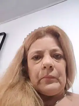 Casandra Cruz online show from 10.04.25