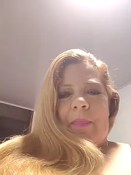 Casandra Cruz online show from 10.11.25
