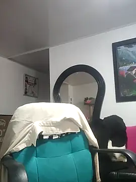 Casandra Cruz online show from 10.14.25