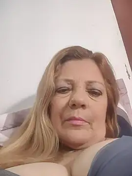 Casandra Cruz online show from 10.15.25