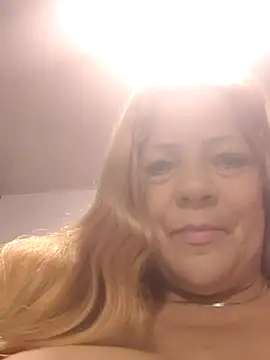 Casandra Cruz online show from 10.19.25