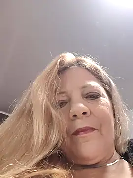 Casandra Cruz online show from 10.22.25