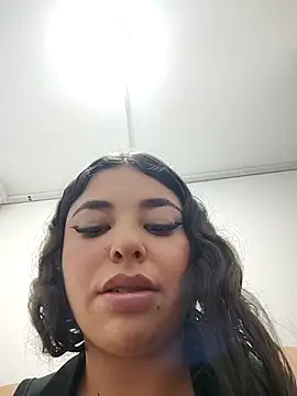 Snapshot of Bagiolett chatting on 10.18.25 Bagiolett online show from 10.18.25