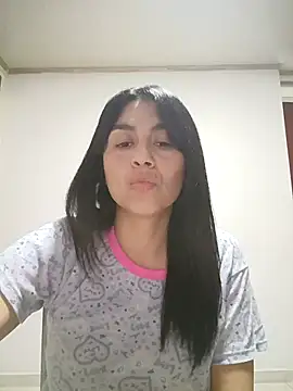 Snapshot of vanessa-titisM chatting on 10.31.25 vanessa-titisM online show from 10.31.25