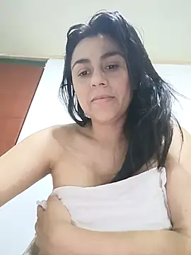 Snapshot of vanessa-titisM chatting on 11.13.25 vanessa-titisM online show from 11.13.25