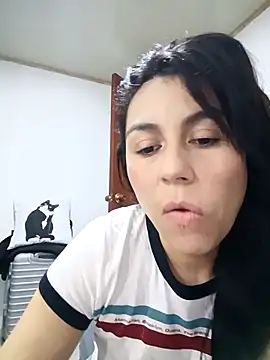 Snapshot of vanessa-titisM chatting on 11.20.25 vanessa-titisM online show from 11.20.25