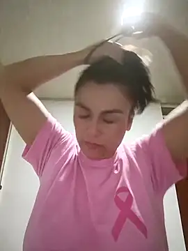 Snapshot of vanessa-titisM chatting on 12.23.25 vanessa-titisM online show from 12.23.25