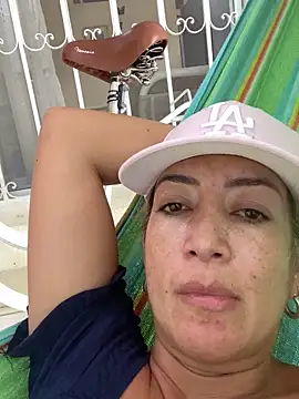 sara peters  online show from 10.12.25