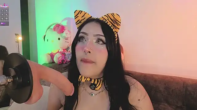 ashlynnlowe  online show from 03.10.26