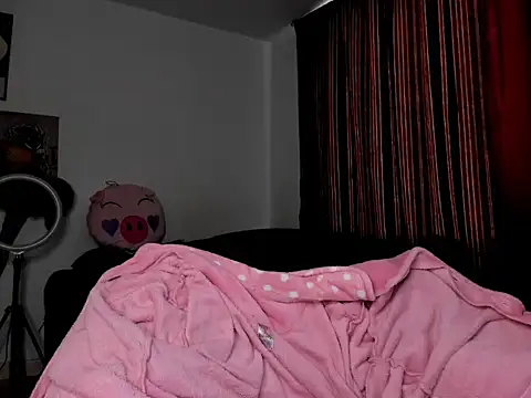 Snapshot of guynextdo0r chatting on 09.18.25 guynextdo0r online show from 09.18.25