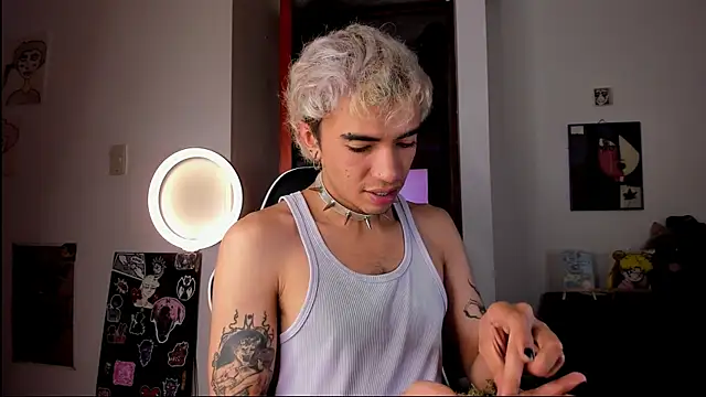 Snapshot of guynextdo0r chatting on 10.03.25 guynextdo0r online show from 10.03.25