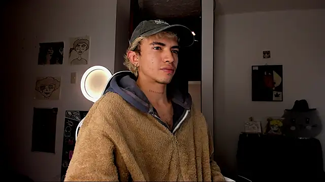 Snapshot of guynextdo0r chatting on 10.07.25 guynextdo0r online show from 10.07.25