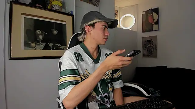 Snapshot of guynextdo0r chatting on 01.15.26 guynextdo0r online show from 01.15.26