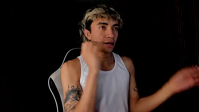 Snapshot of guynextdo0r chatting on 03.02.26 guynextdo0r online show from 03.02.26