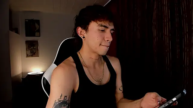 Snapshot of guynextdo0r chatting on 03.03.26 guynextdo0r online show from 03.03.26