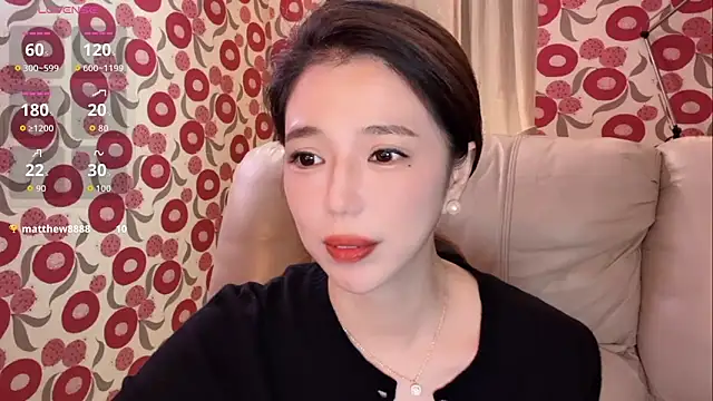 Snapshot of miss-lin chatting on 11.13.25 miss-lin online show from 11.13.25