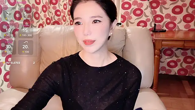 Snapshot of miss-lin chatting on 11.24.25 miss-lin online show from 11.24.25
