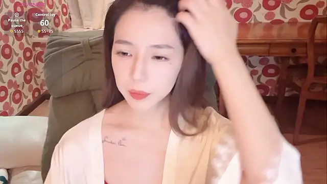 Snapshot of miss-lin chatting on 12.05.25 miss-lin online show from 12.05.25