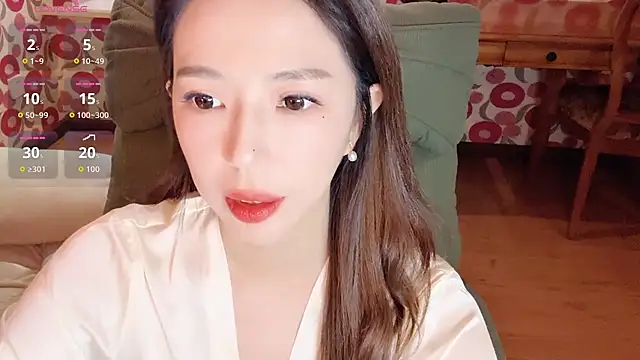 Snapshot of miss-lin chatting on 12.14.25 miss-lin online show from 12.14.25