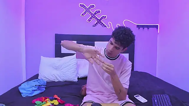 Snapshot of Lucky_boys__X chatting on 01.10.26 Lucky boys X online show from 01.10.26