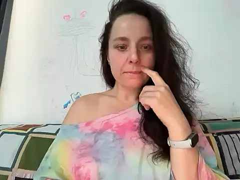 Snapshot of Kalmiraa chatting on 07.18.26 Kalmiraa online show from 07.18.26