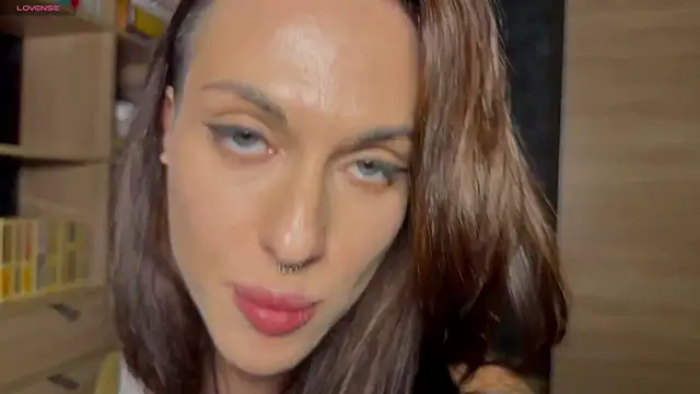 Snapshot of AzureEyes chatting on 11.23.25 AzureEyes online show from 11.23.25