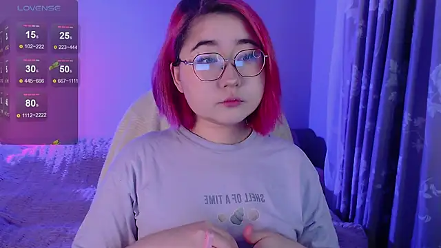 Sexy Peachy online show from 10.13.25