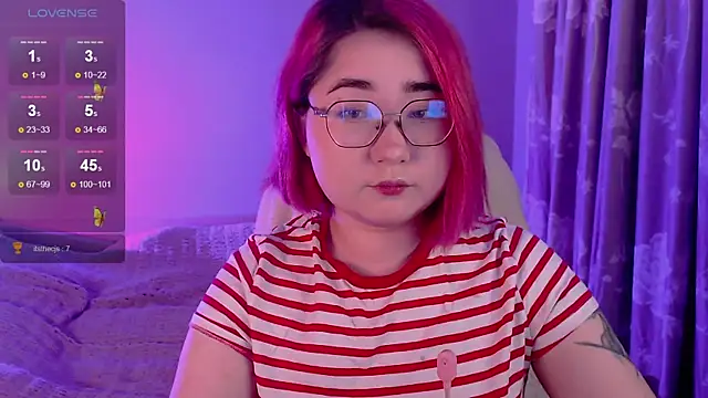 Sexy Peachy online show from 10.16.25