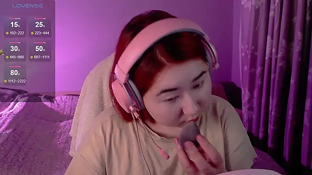 Sexy Peachy online show from 10.21.25